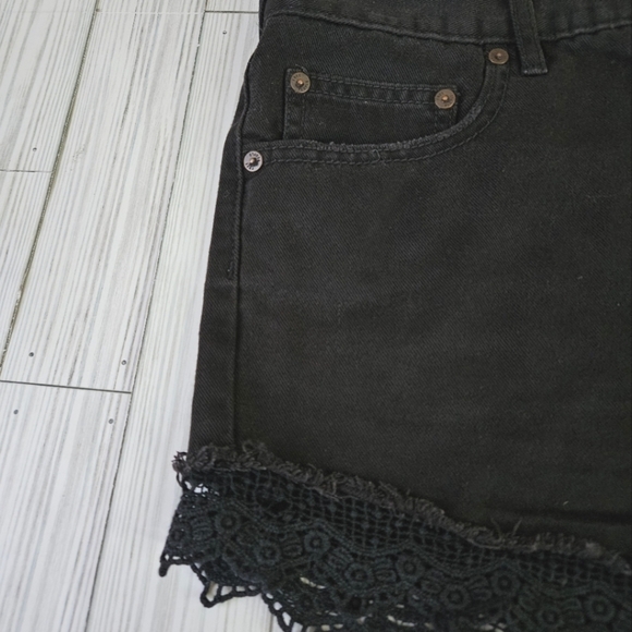 Free People High Rise Distressed Shorts Crochet Lace Trim in Stark Black Size 29 - Picture 11 of 11